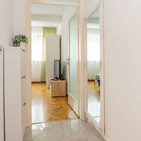 Doris,self Check In Apartment *